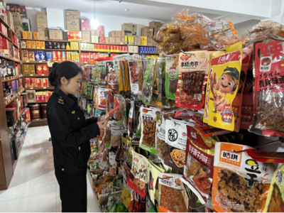 阿拉山口市市场监管局打造食品经营安全示范店